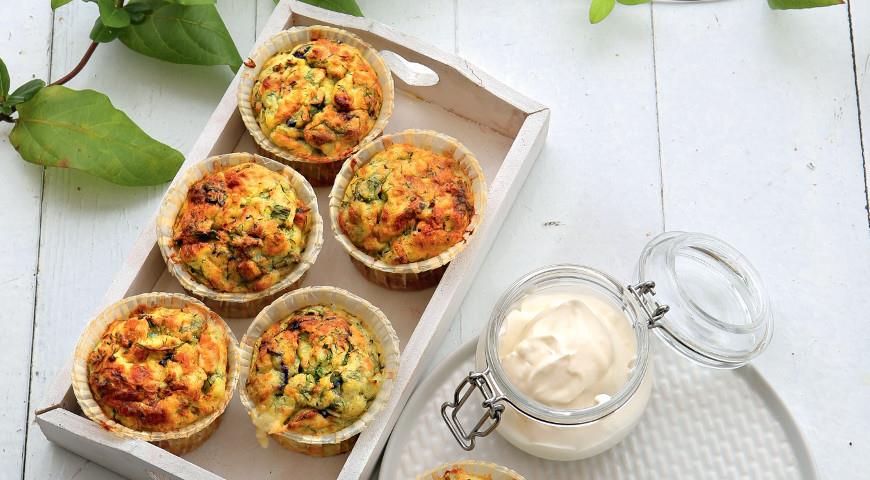Muffins with potatoes, cheese and herbs