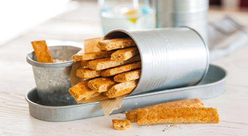 Oat sticks with cheese