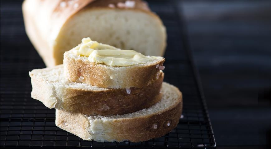 Olive bread with semolina based on Richard Bertinet`s bread