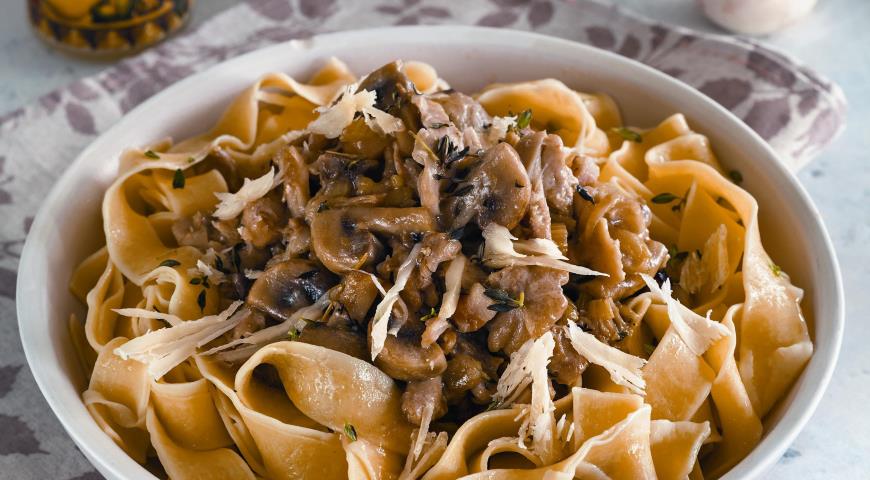 Papardelle with chicken ragout sauce