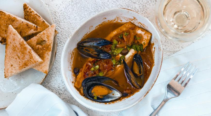 Perch with Provencal mussels