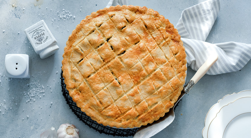 Pie with giblets and barley