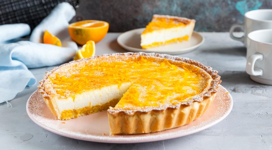Pie with orange curd filling