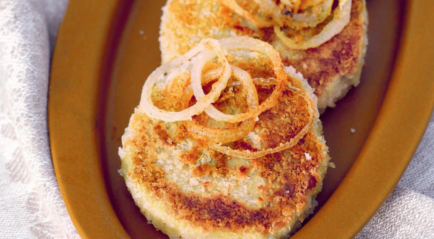 Potato cutlets with fried onions