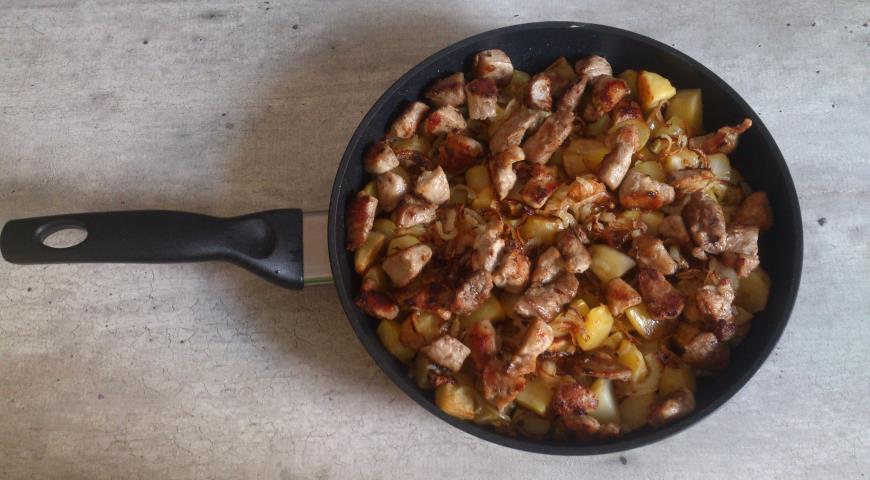 Potatoes with pork and onions