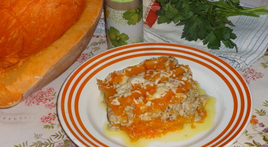Pumpkin casserole with minced meat