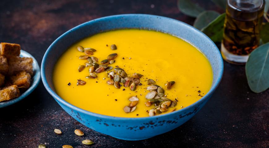 Pumpkin soup with ginger and fried seeds