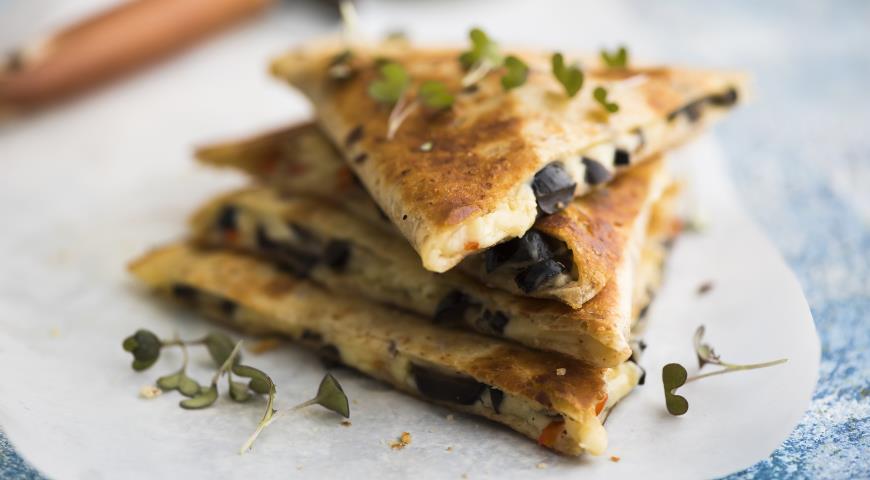 Quesadillas with olives and goat cheese