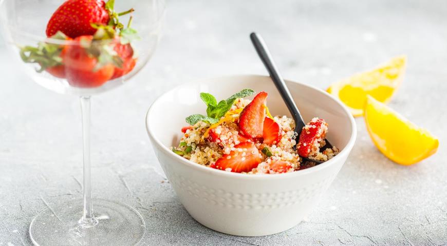 Quinoa with Strawberry and Nut Butter