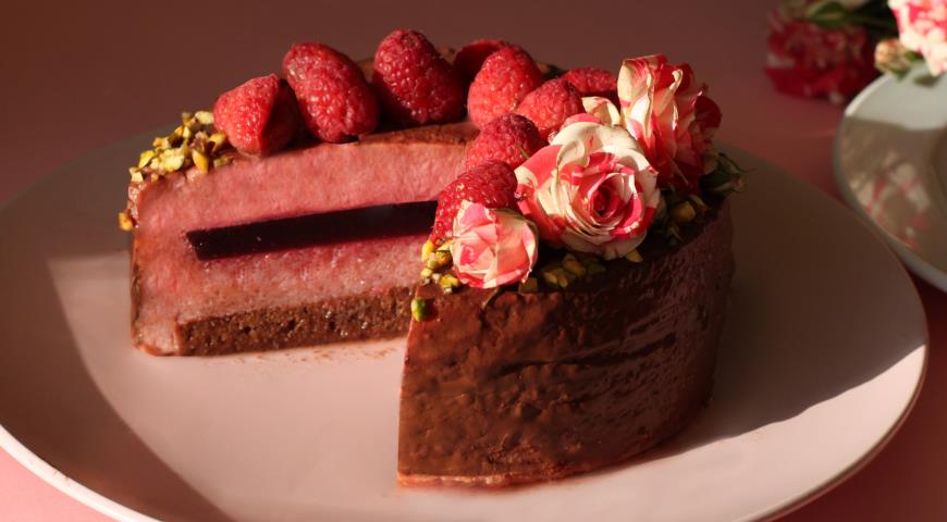 Raspberry Mousse Cake with Raspberry Jelly