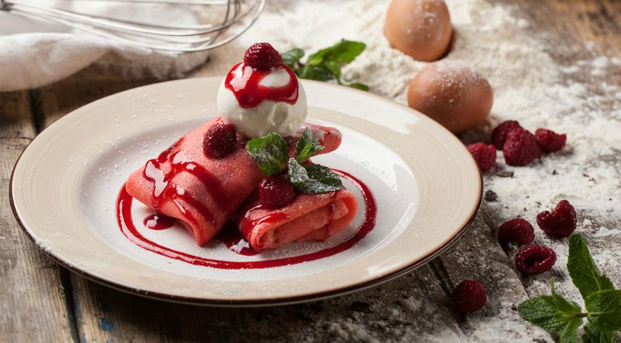 Raspberry pancakes with ice cream and ricotta