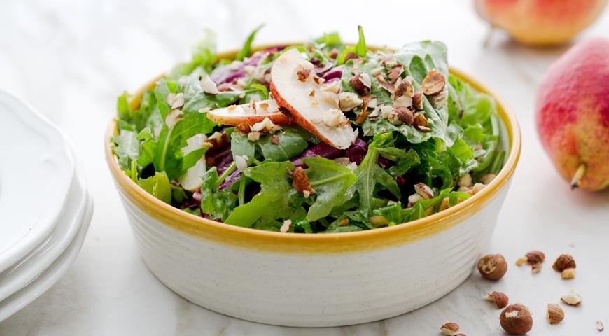 Red pear and hazelnut salad