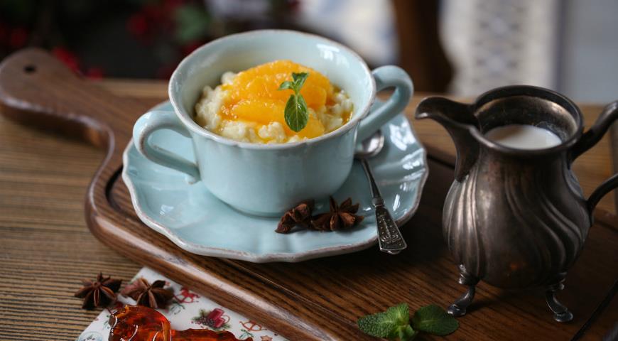 Rice porridge with oranges