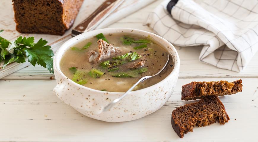 Rice soup with beef and lettuce