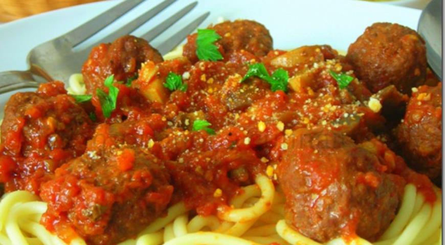 Russian-style meatballs with pasta for a cold autumn day