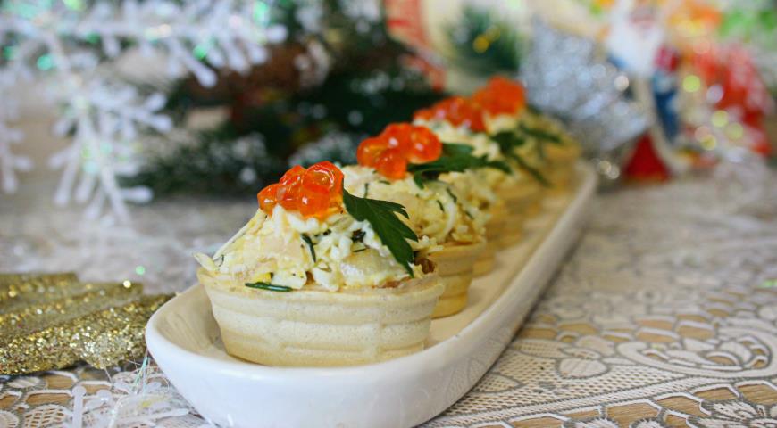 Salad with squid in tartlets "New Year's"