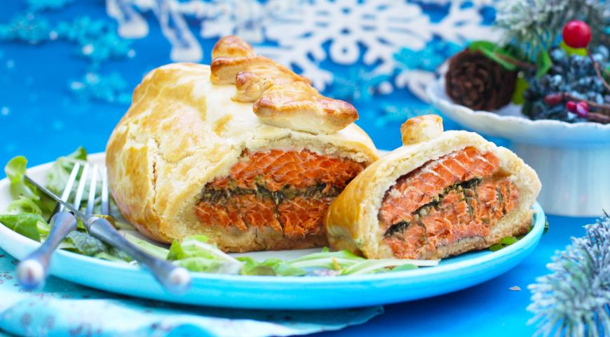 Salmon in shortcrust pastry with aromatic oil