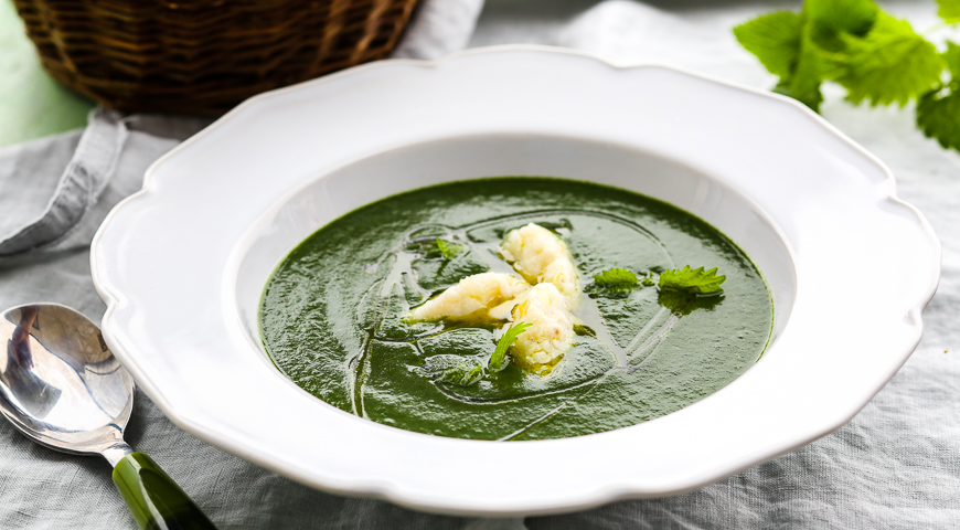 Soup of nettle, lettuce and other nearby growing greens