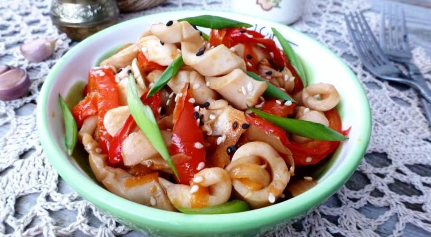 Spicy appetizer of squid and vegetables