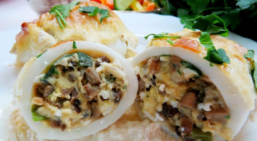 Squid stuffed with mushrooms and eggs