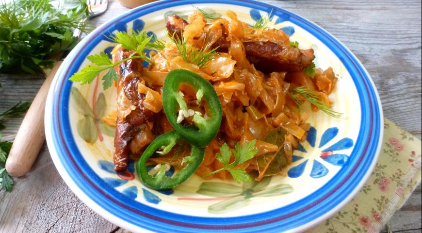 Stewed cabbage with smoked ribs