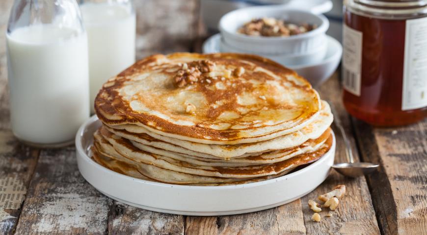 Thick pancakes with yeast