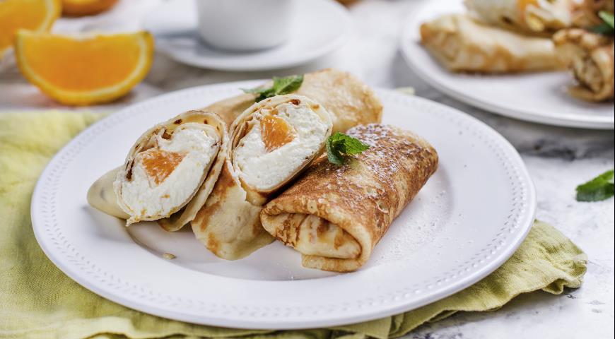 Thin pancakes with curd filling and orange flavor
