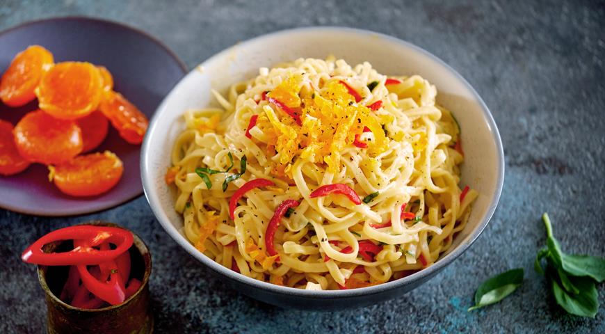 Three times egg noodles with chili and salted yolk