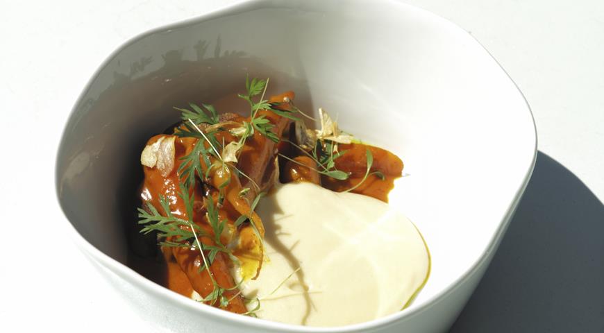 Tongue with Korean-style young carrots and lush mashed potatoes