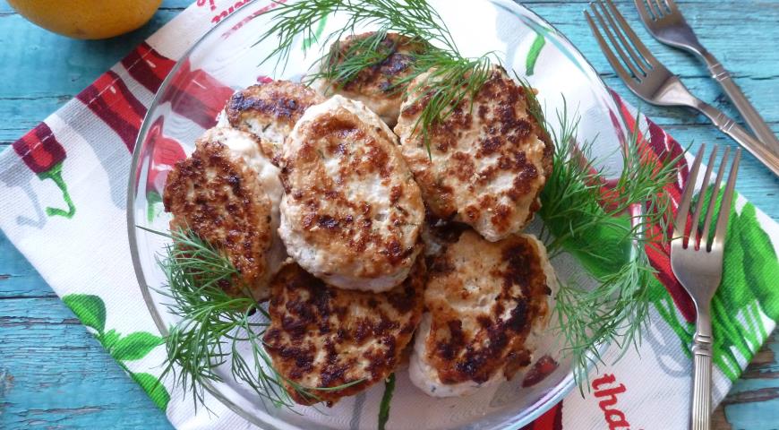 Turkey cutlets with pickles and dill