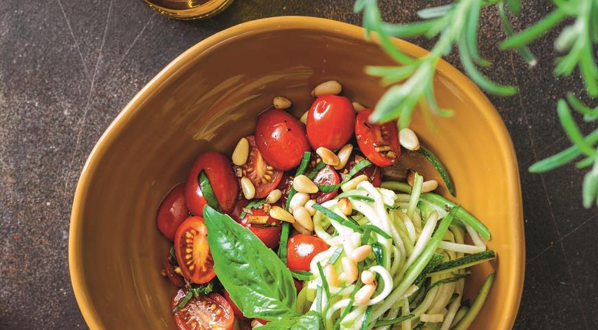 Zucchini salad with tomatoes and basil