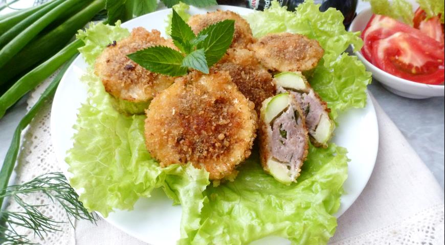 Zucchini with minced meat in a crispy breading